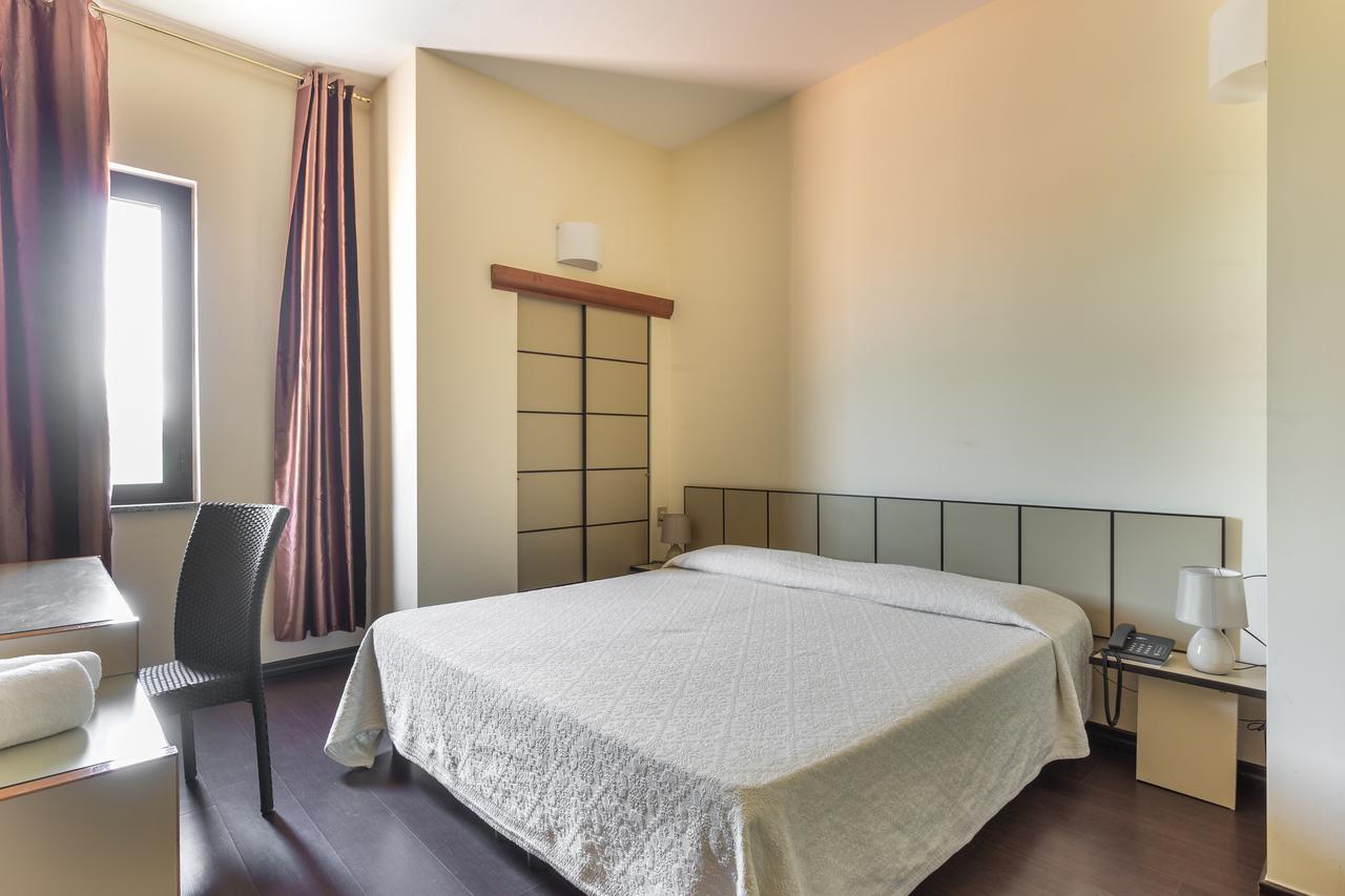 Rodia Inn オリスターノ エクステリア 写真
